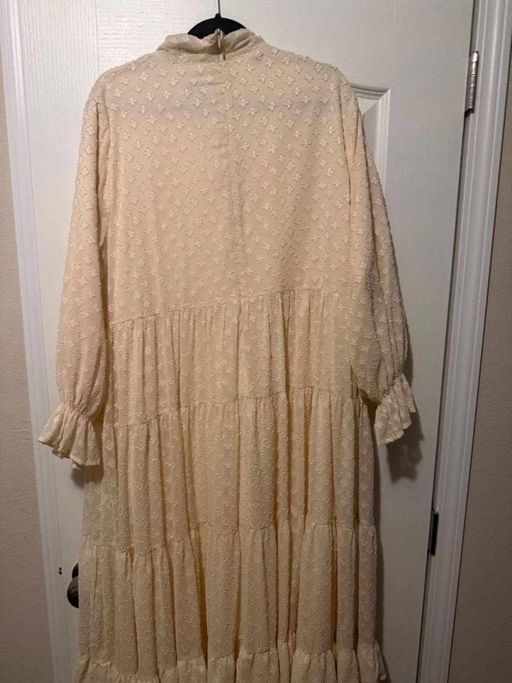 Dainty Jewells Cream Textured Tie-Neck Blouse - Picture 3 of 3